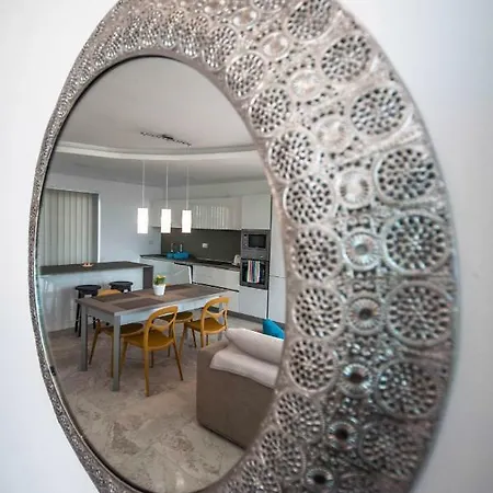 アパート Luxurious Penthouse - Two Terraces & Sea-view *