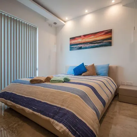 Luxurious Penthouse - Two Terraces & Sea-view Marsaxlokk