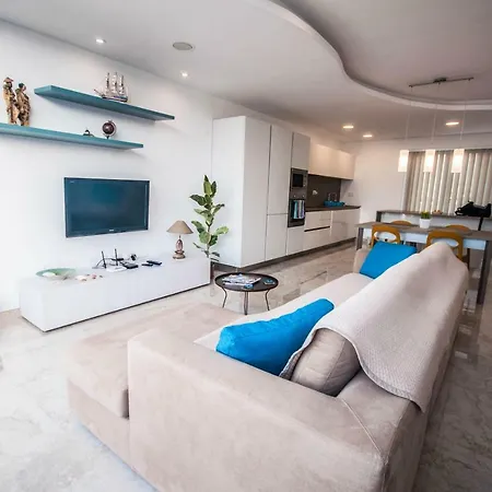 Apartamento Luxurious Penthouse - Two Terraces & Sea-view *