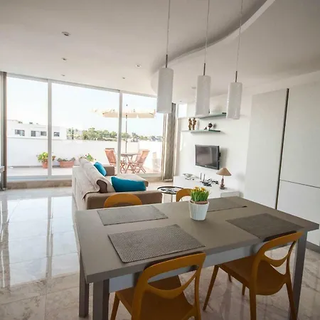 Apartamento Luxurious Penthouse - Two Terraces & Sea-view